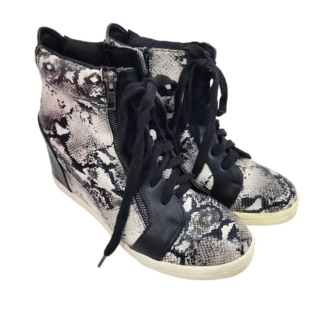Torrid Women’s Snakeskin Hidden Wedge Zipper Side Sneaker Size 10 Wide